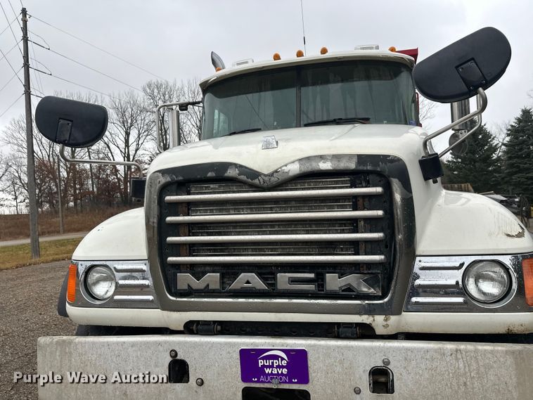 image for item DT6450 2007 Mack Granite CV dump truck