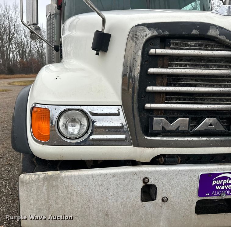 image for item DT6450 2007 Mack Granite CV dump truck