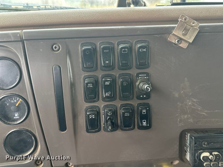 image for item DT6450 2007 Mack Granite CV dump truck