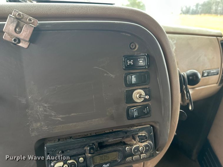 image for item DT6450 2007 Mack Granite CV dump truck