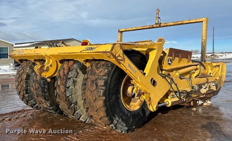 image for item DT6475 John Deere 2112C scraper