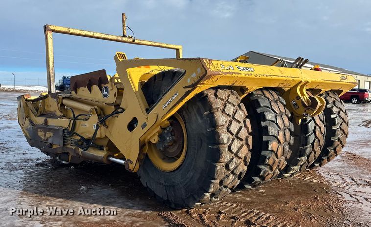 image for item DT6475 John Deere 2112C scraper