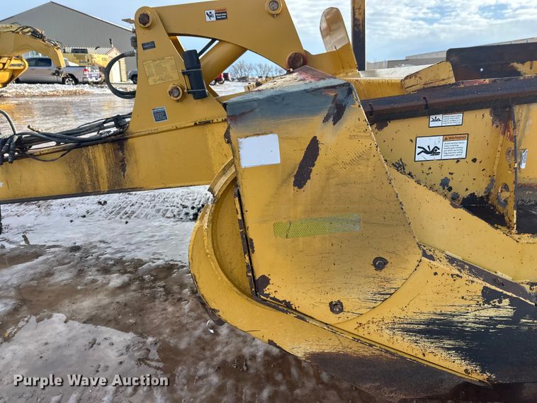 image for item DT6475 John Deere 2112C scraper