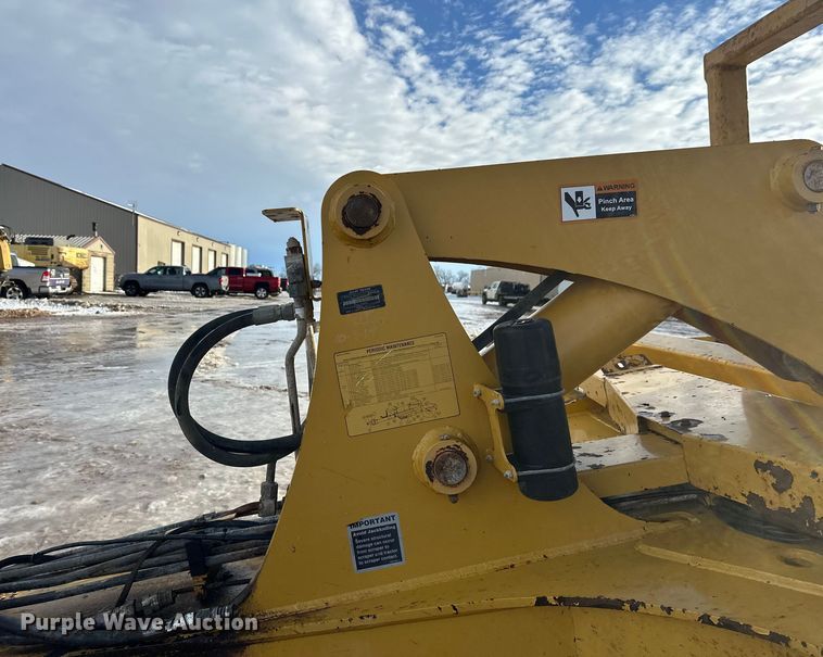 image for item DT6475 John Deere 2112C scraper