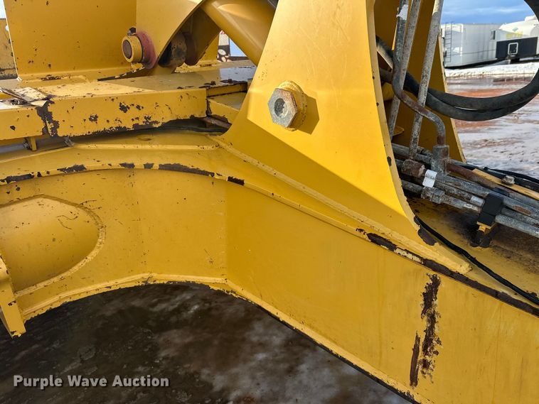 image for item DT6475 John Deere 2112C scraper