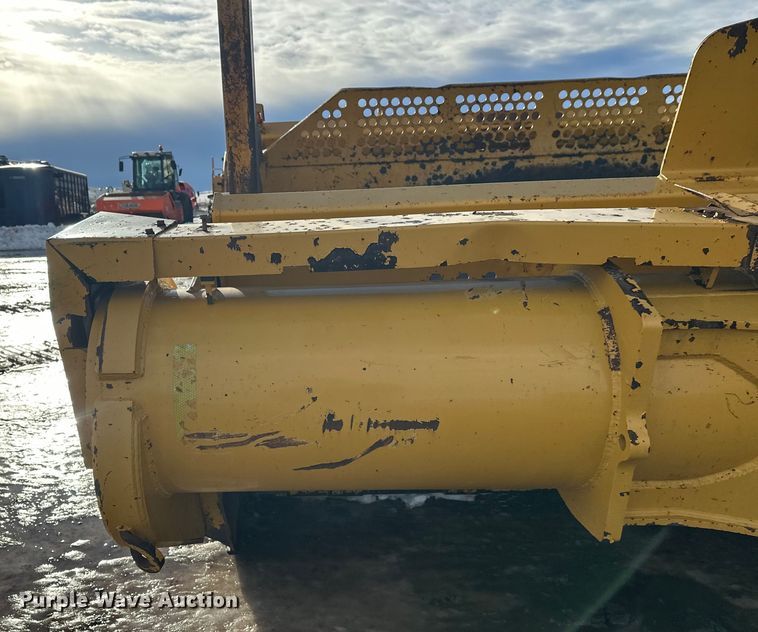 image for item DT6475 John Deere 2112C scraper