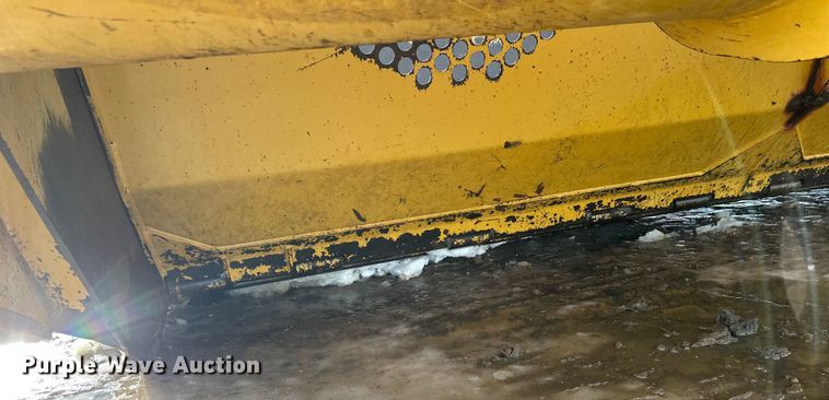 image for item DT6475 John Deere 2112C scraper