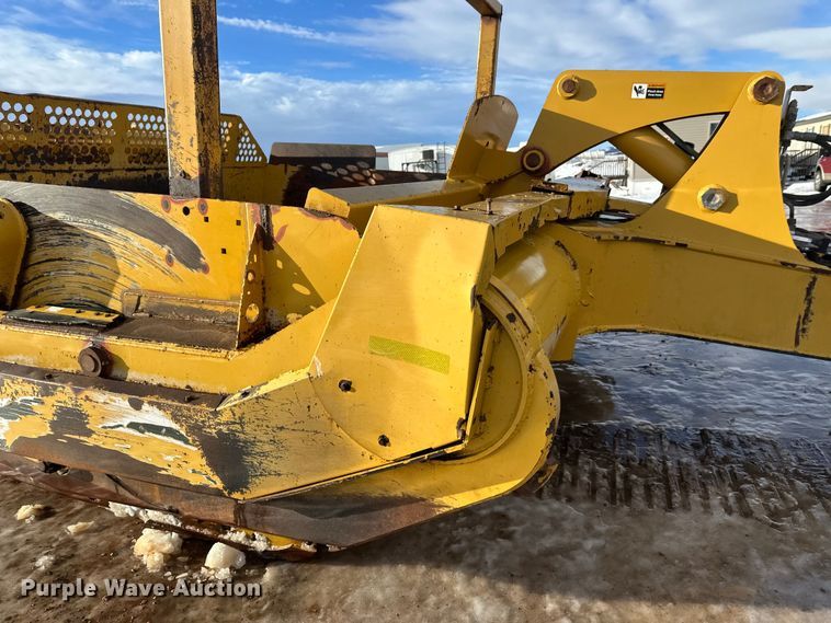 image for item DT6475 John Deere 2112C scraper