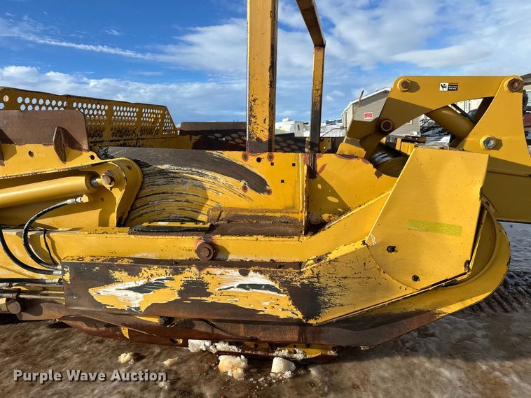 image for item DT6475 John Deere 2112C scraper