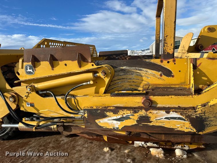 image for item DT6475 John Deere 2112C scraper