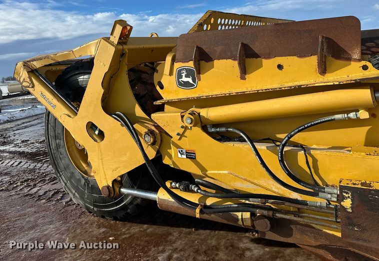 image for item DT6475 John Deere 2112C scraper