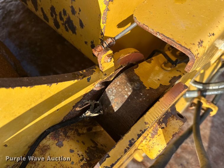 image for item DT6475 John Deere 2112C scraper