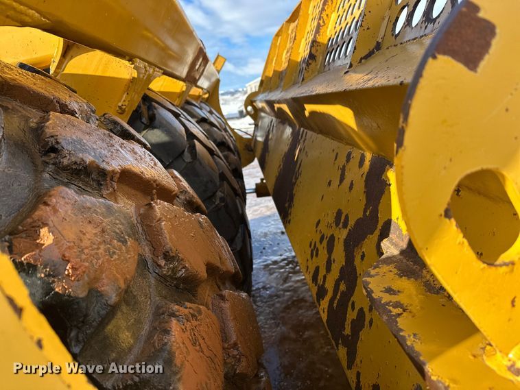 image for item DT6475 John Deere 2112C scraper