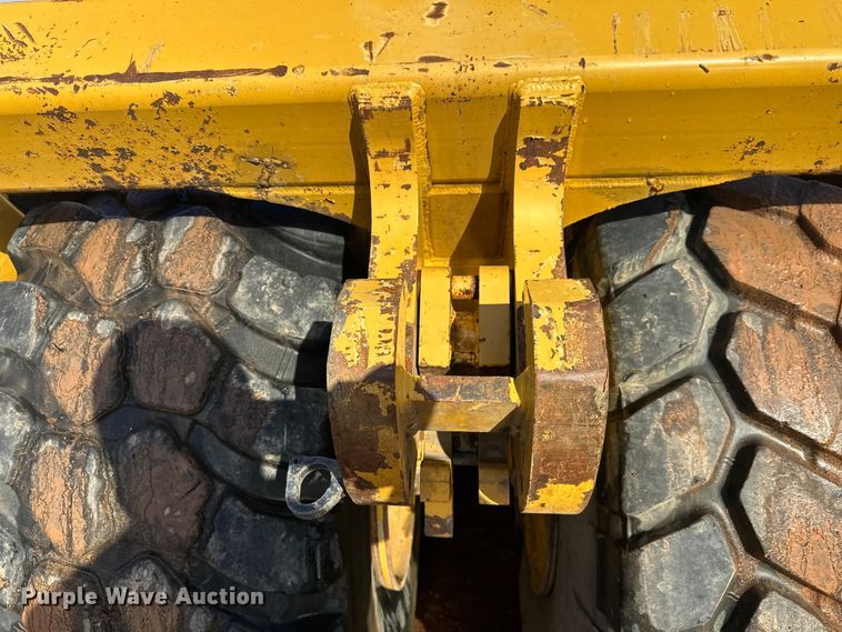 image for item DT6475 John Deere 2112C scraper