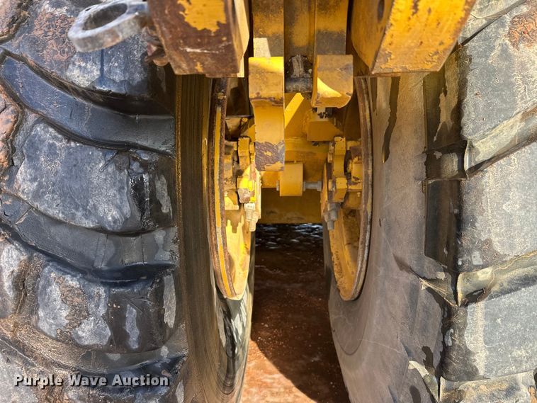 image for item DT6475 John Deere 2112C scraper