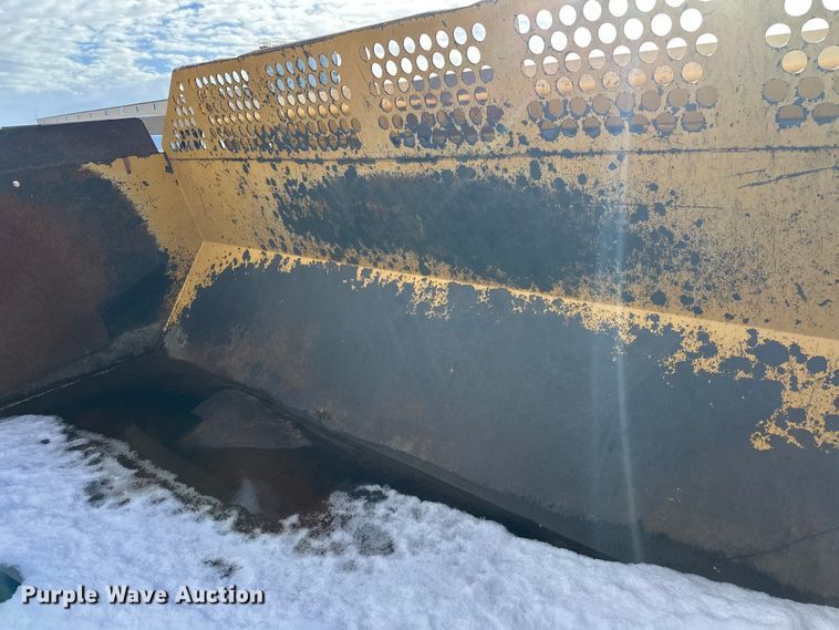 image for item DT6475 John Deere 2112C scraper