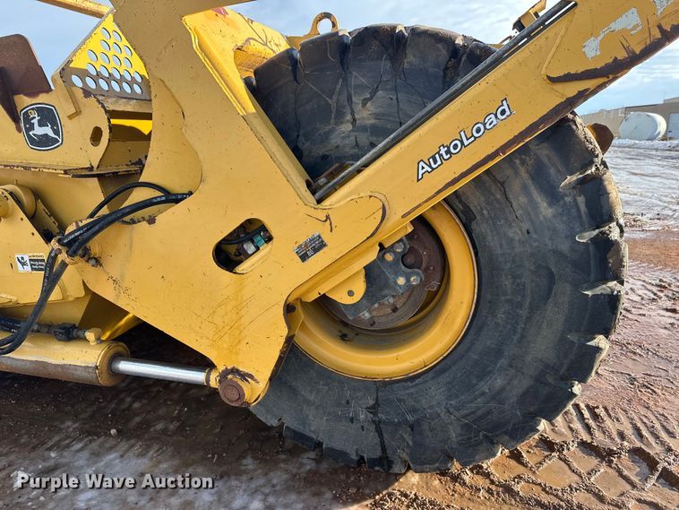 image for item DT6475 John Deere 2112C scraper