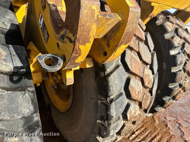 image for item DT6475 John Deere 2112C scraper