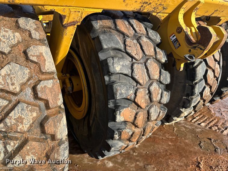 image for item DT6475 John Deere 2112C scraper