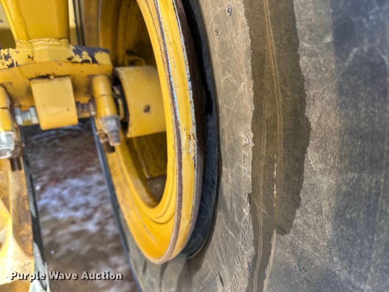 image for item DT6475 John Deere 2112C scraper