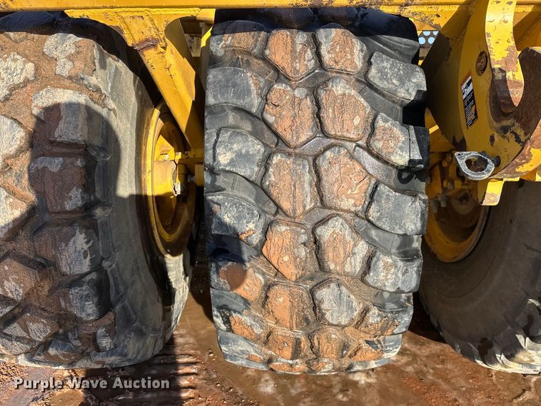 image for item DT6475 John Deere 2112C scraper