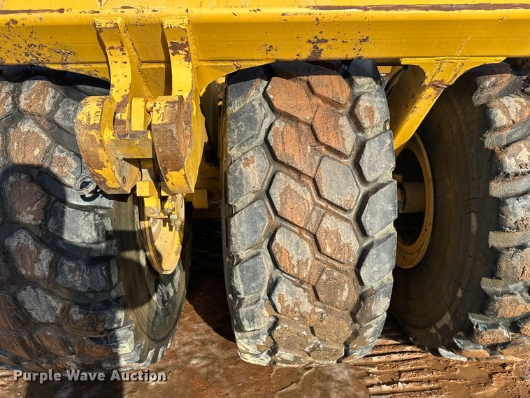 image for item DT6475 John Deere 2112C scraper