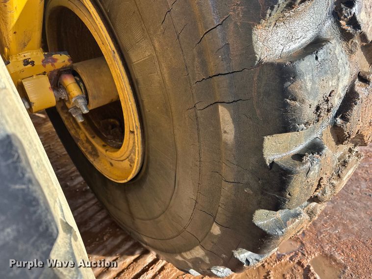 image for item DT6475 John Deere 2112C scraper