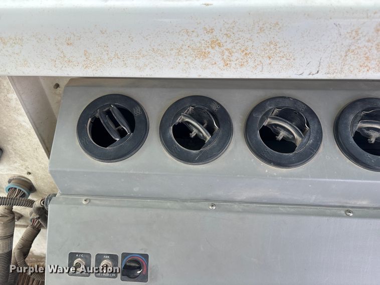 image for item DT6480 2013 Roadtec SX-6E soil stabilizer / recycler