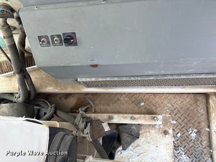 image for item DT6480 2013 Roadtec SX-6E soil stabilizer / recycler