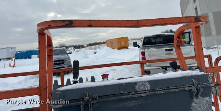 image for item DT6481 2007 JLG 400S boom lift