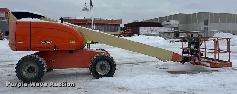 image for item DT6483 2006 JLG 600S boom lift