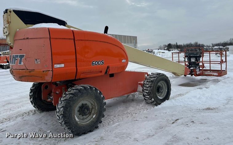 image for item DT6483 2006 JLG 600S boom lift