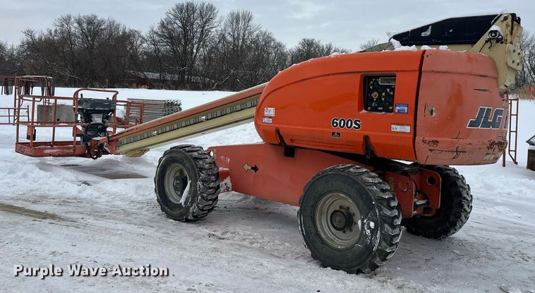 image for item DT6483 2006 JLG 600S boom lift