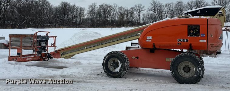 image for item DT6483 2006 JLG 600S boom lift