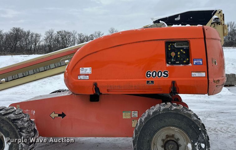 image for item DT6483 2006 JLG 600S boom lift