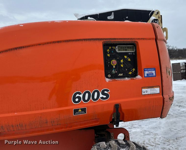 image for item DT6483 2006 JLG 600S boom lift
