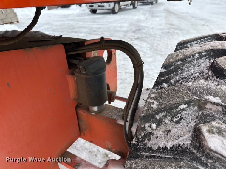 image for item DT6483 2006 JLG 600S boom lift