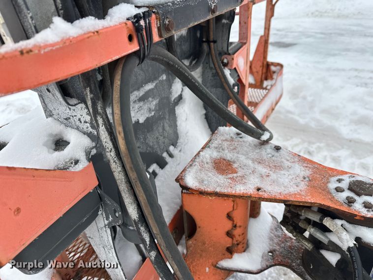 image for item DT6483 2006 JLG 600S boom lift