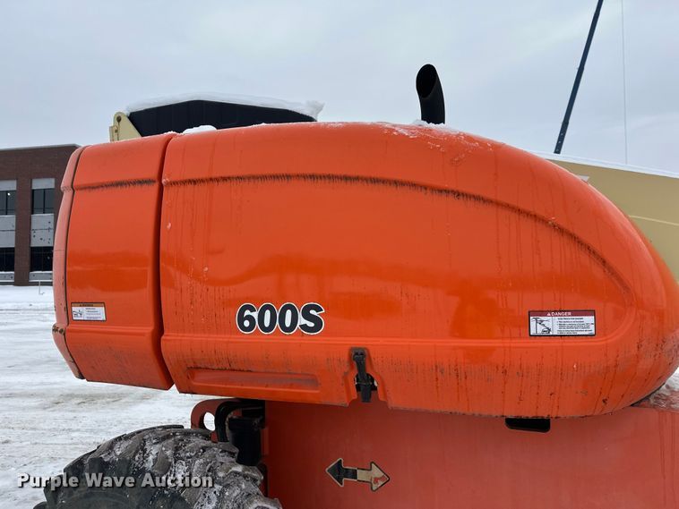 image for item DT6483 2006 JLG 600S boom lift
