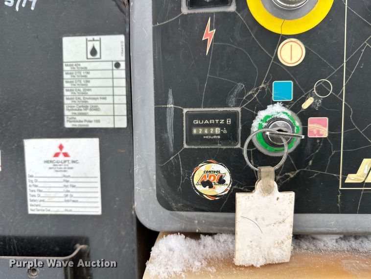 image for item DT6483 2006 JLG 600S boom lift