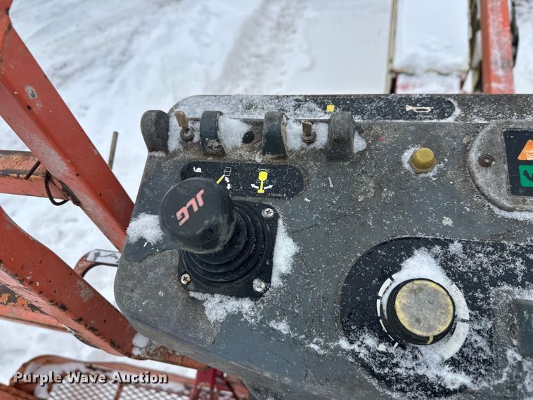 image for item DT6483 2006 JLG 600S boom lift