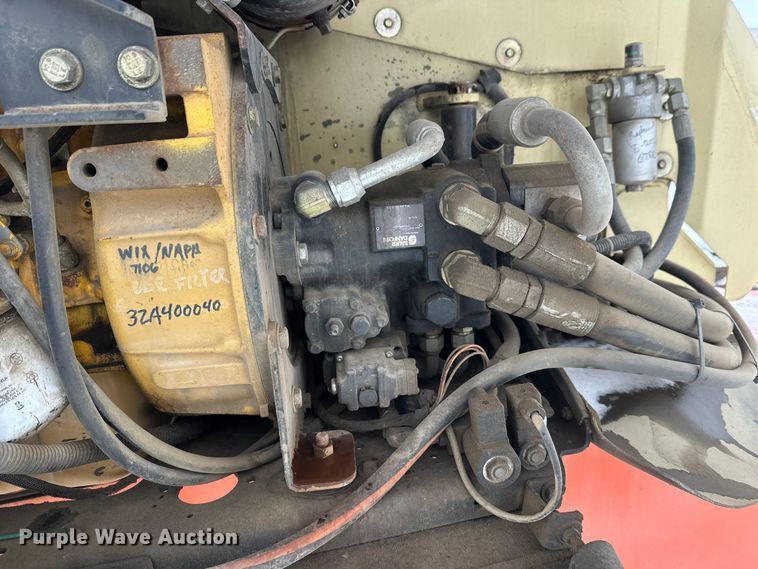 image for item DT6483 2006 JLG 600S boom lift