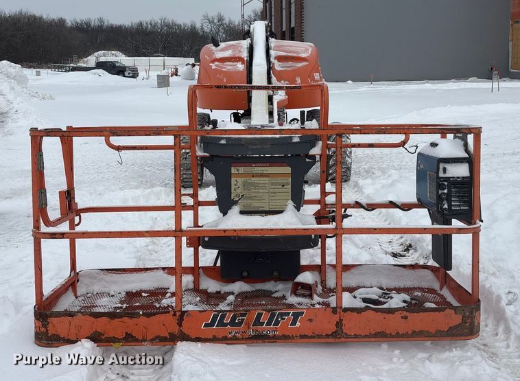 image for item DT6484 2001 JLG 400S boom lift