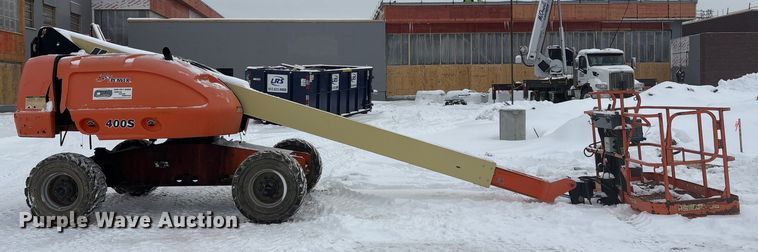 image for item DT6484 2001 JLG 400S boom lift