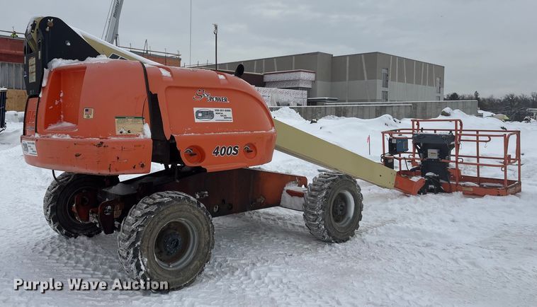 image for item DT6484 2001 JLG 400S boom lift