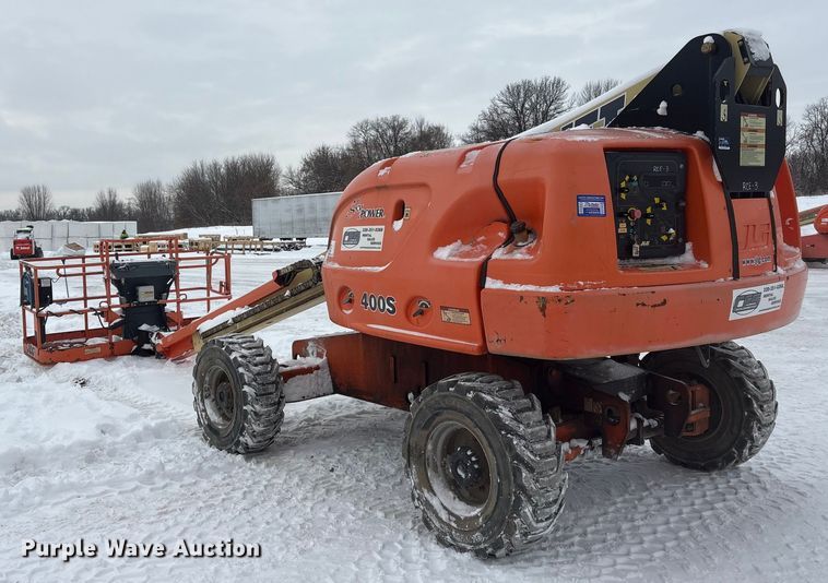 image for item DT6484 2001 JLG 400S boom lift