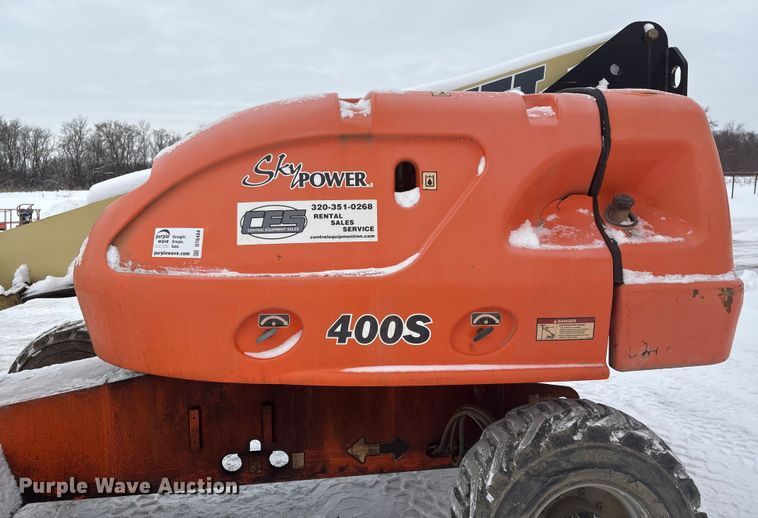 image for item DT6484 2001 JLG 400S boom lift