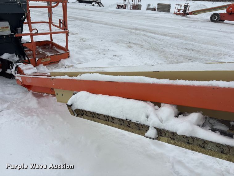 image for item DT6484 2001 JLG 400S boom lift