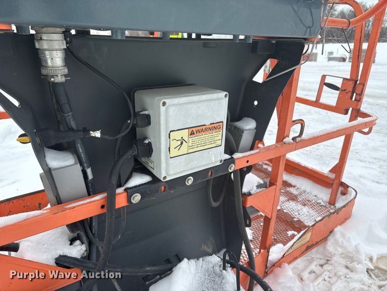 image for item DT6484 2001 JLG 400S boom lift