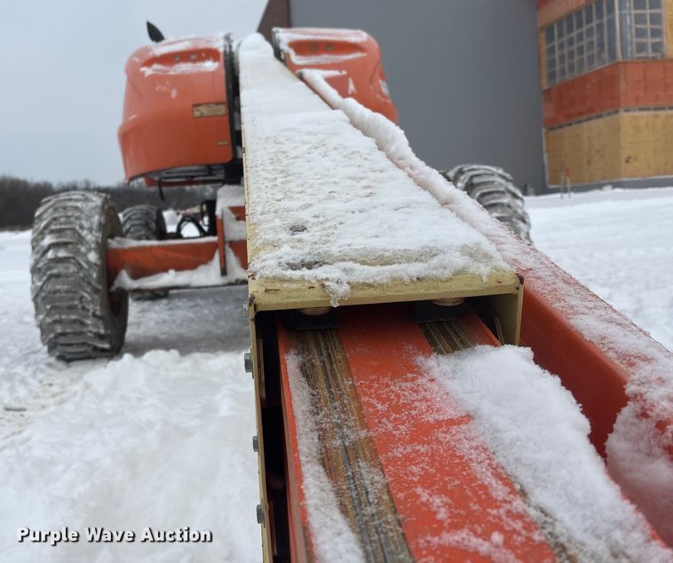 image for item DT6484 2001 JLG 400S boom lift